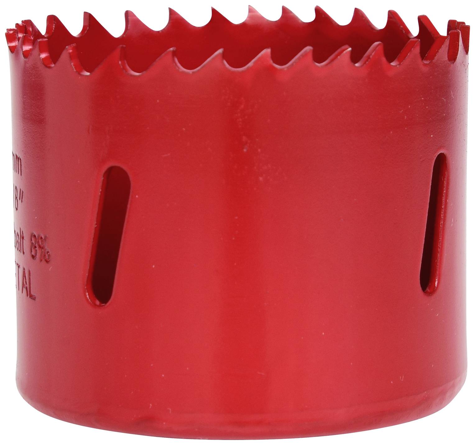 Červený pilový vrták s ozubeným okrajem, používaný k vrtání velkých děr do materiálů jako dřevo nebo kov.