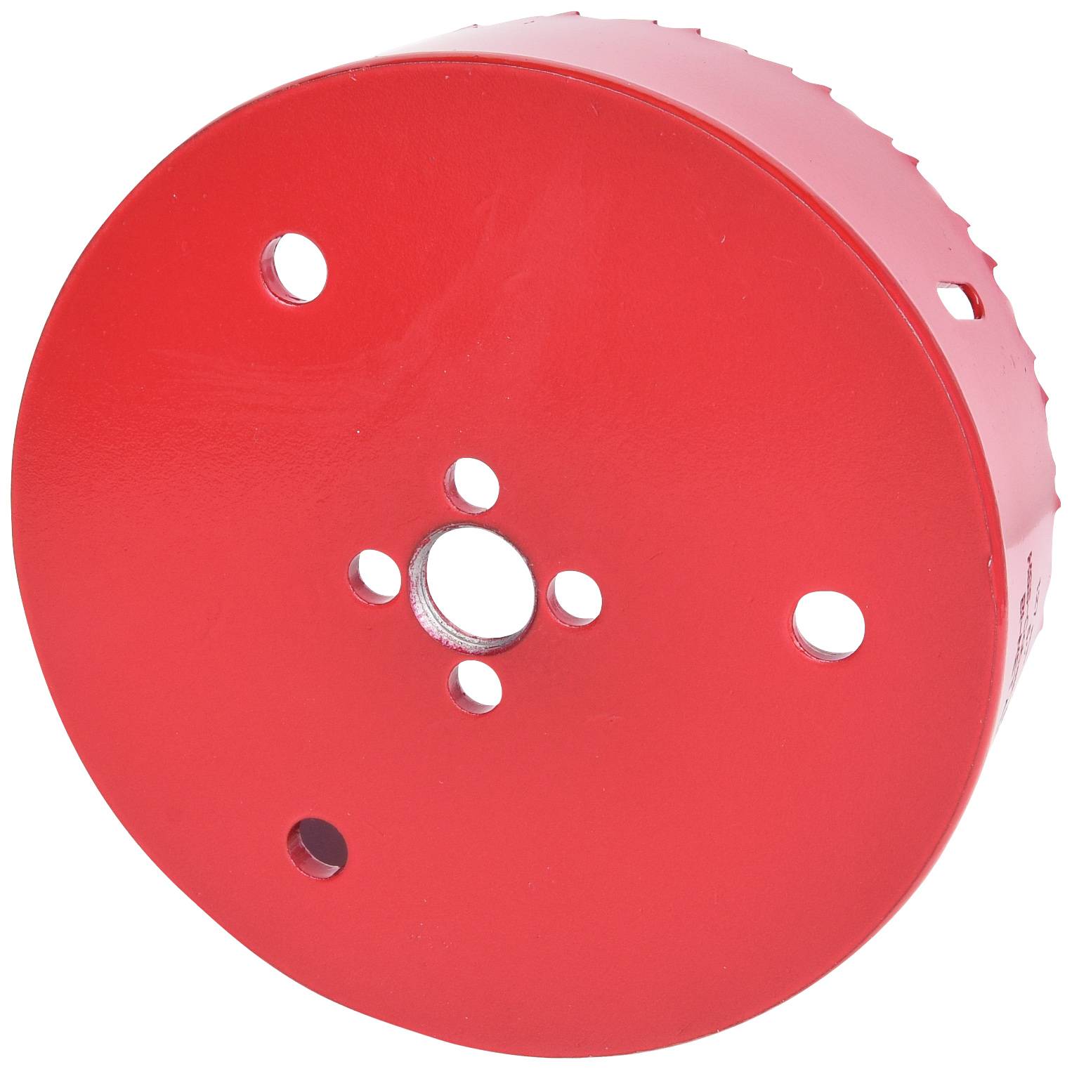 Červený děrovací vrták s několika vrtacími otvory různých velikostí; nástroj určený k vytváření kruhových otvorů.