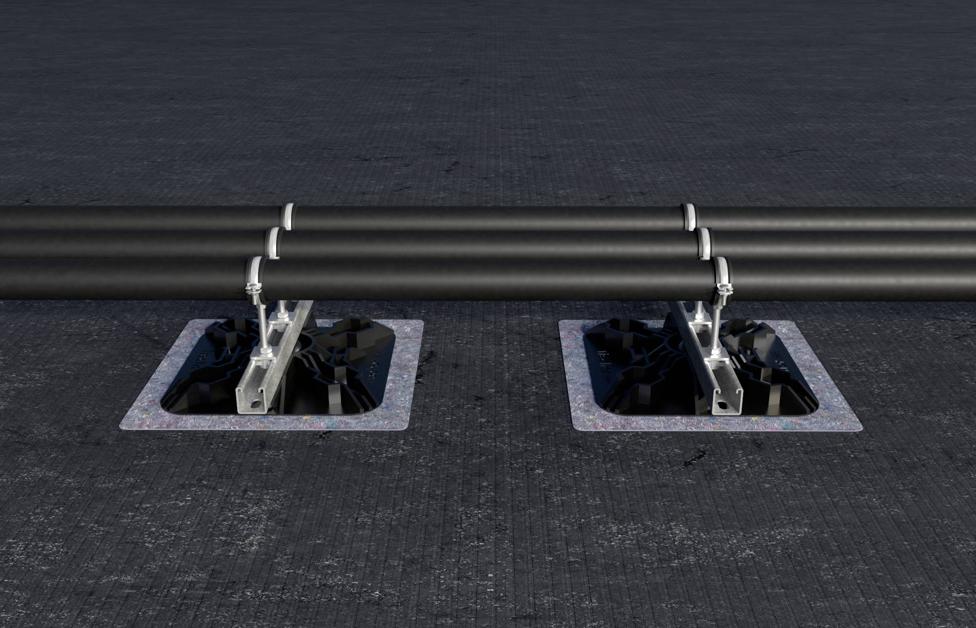 Dvě trubky jsou upevněny vedle sebe na rovném povrchu. Jsou podepřeny kovovými svorkami.