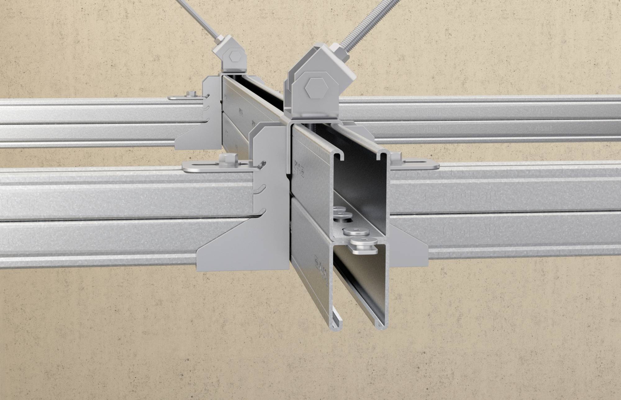Kovová kompozitní konstrukce se čtyřmi ozubenými kolejnicemi. Dvě horní diagonální tyče fixují strukturu. Pozadí je neutrální.