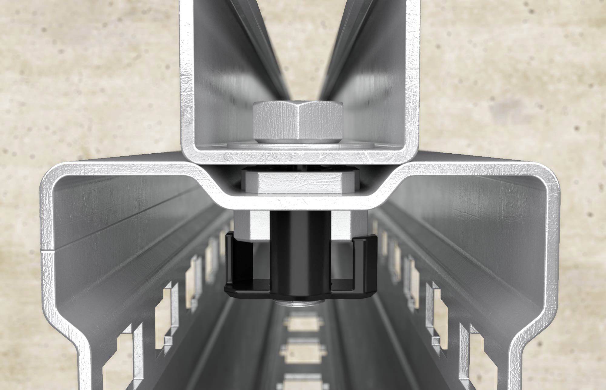 Kovový profil se šroubem a maticí uprostřed. Pohled zevnitř ukazuje strukturu a upevňovací prvky, namontované na béžovém pozadí.