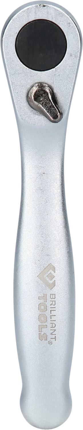 Lesklý stříbrný ráčnový klíč s kulatým černým otočným knoflíkem a pákou pro snadnou manipulaci.