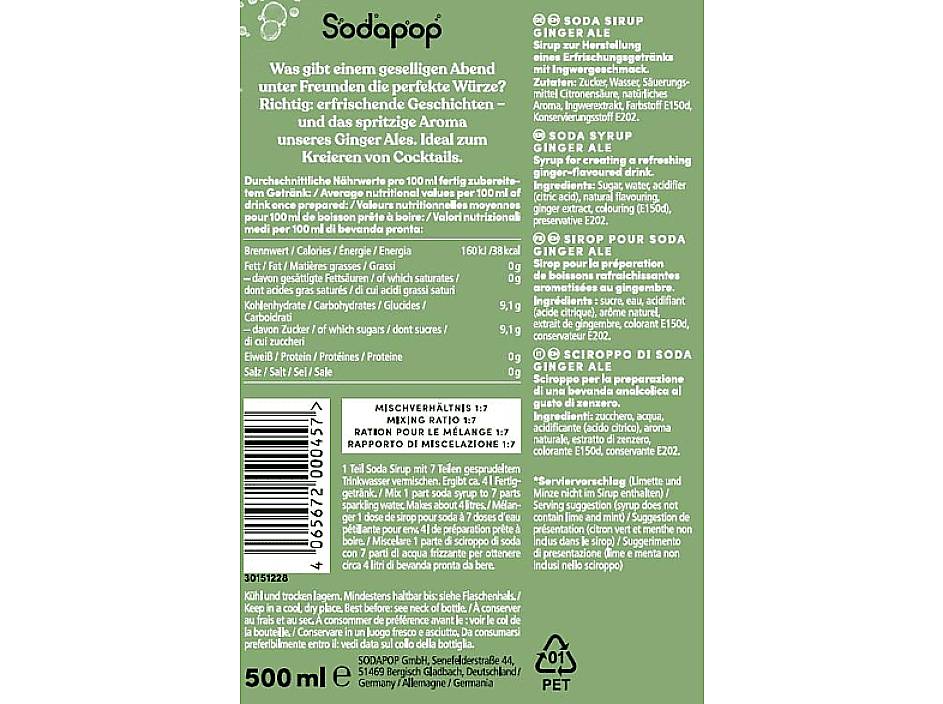 Láhev Ginger Ale zezadu. Ingredience, výživové hodnoty, čárový kód, údaje o výrobci. Obsahuje vodu, cukr, zázvorový extrakt, kyselinotvornou látku. 500 ml.