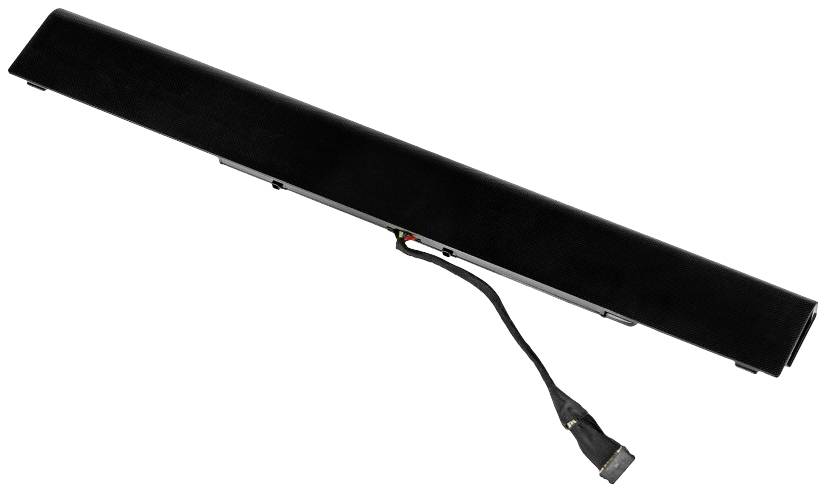 Černá, podlouhlá baterie do notebooku s viditelným kabelem a připojovacím konektorem, izolovaná na bílém pozadí.
