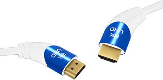 Bílý HDMI kabel se zlatými konektory a modrými kryty je zde zobrazen. Na modrém dílu je napsáno '8K UHD'.