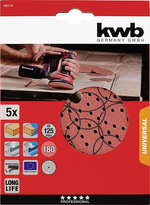 Muž brousí dřevo ruční bruskou. Balení obsahuje pět kulatých brusných listů, 125 mm, vhodných pro univerzální použití na dřevo a kov.