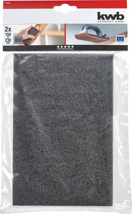 Brusný rouno od společnosti kwb Germany GmbH, obsahuje dva kusy, 150 x 230 mm, zrnitost 800, zobrazeno s aplikací na dřevo.