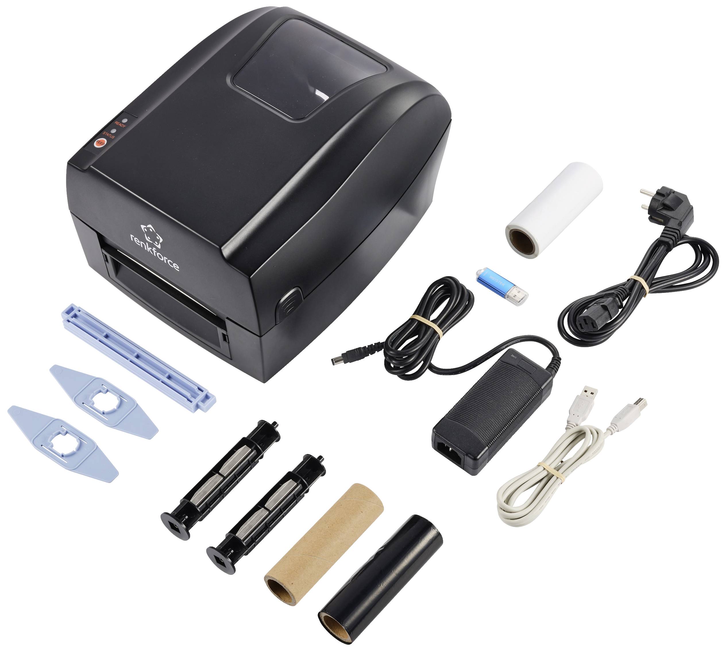 Černá tiskárna štítků pro stolní použití s příslušenstvím: papírové role, napájecí kabel, USB flash disk, adaptér a montážní konzole.
