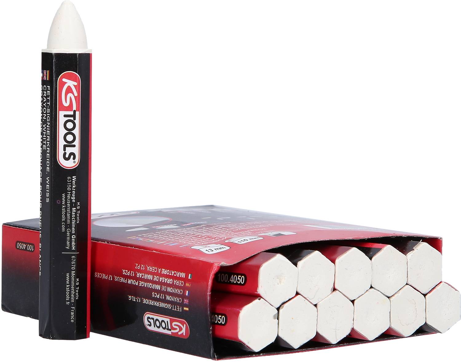 Bílé křídové tužky v červené krabičce od 'KS Tools', ideální pro značení na tmavých plochách.