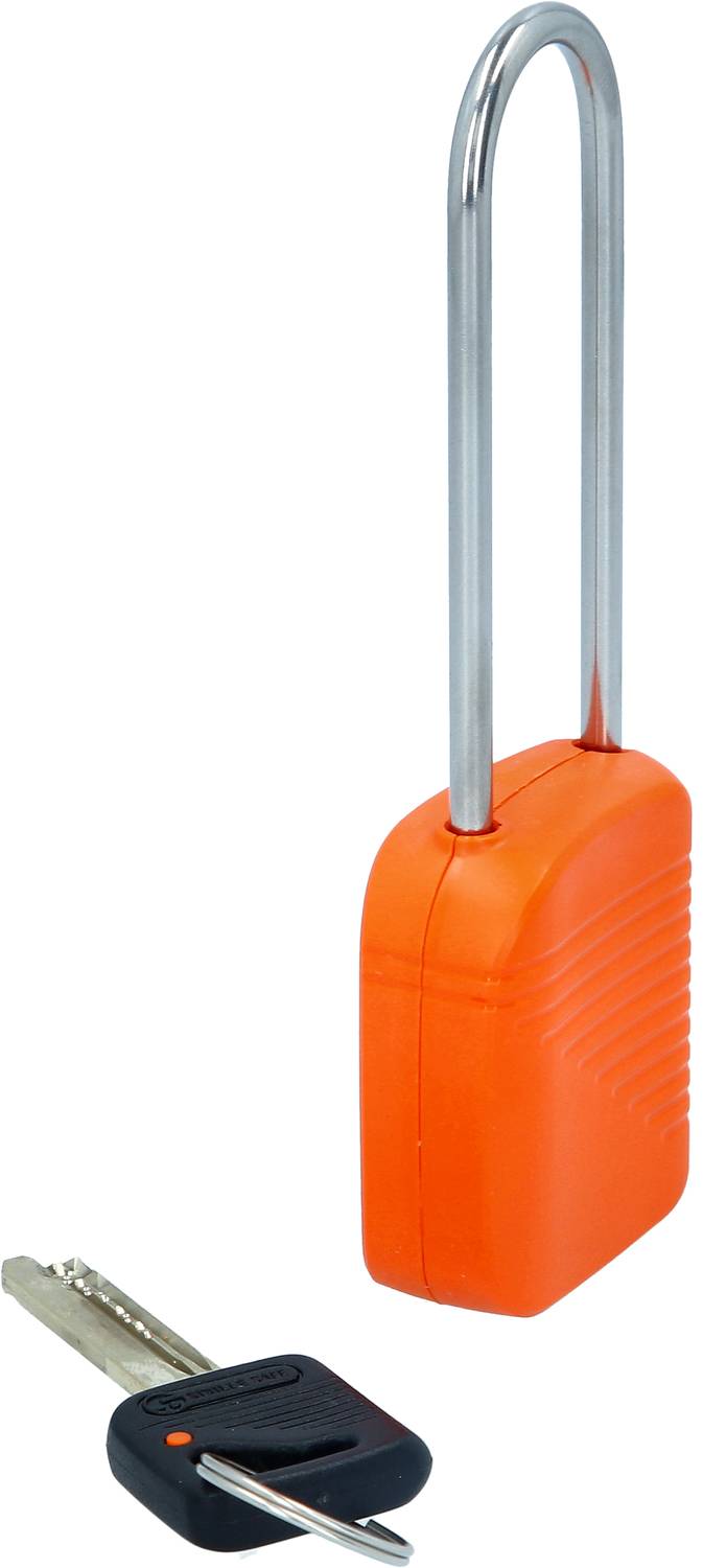 Visací zámek s dlouhým třmenem a příslušným klíčem. Zámek je oranžový a design je jednoduchý.