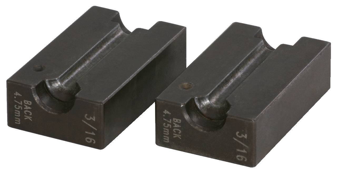 Dva kovové bloky s vyfrézovanými drážkami a gravírovanými nápisy '3/16' a 'BACK 4.75mm', pravděpodobně součásti mechanického systému.