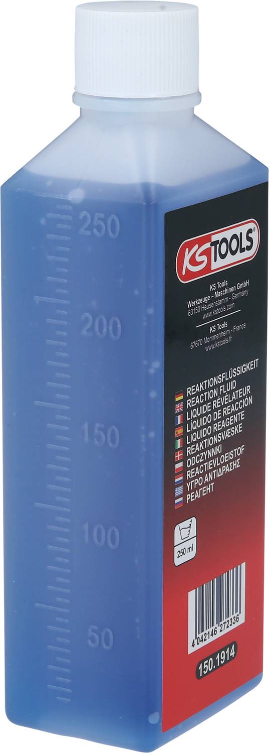 Průhledná láhev s modrou kapalinou a měřicí stupnicí. Po straně je napsáno 'KS Tools' a 'Reakční kapalina'.