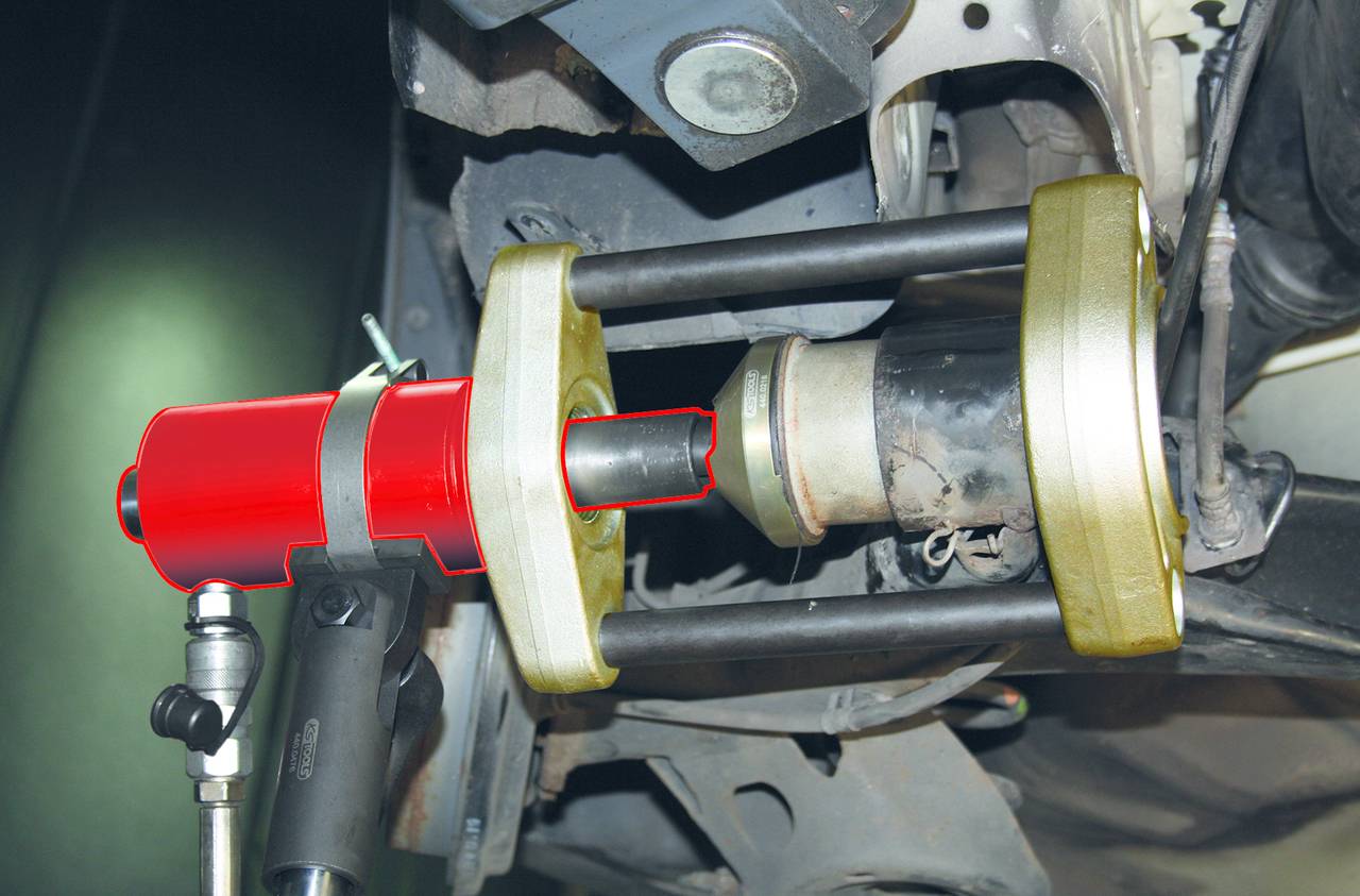 Nástroj je používán k odstranění autosučástky. Je umístěn v mechanické pracovní oblasti a je držen přípravkem.