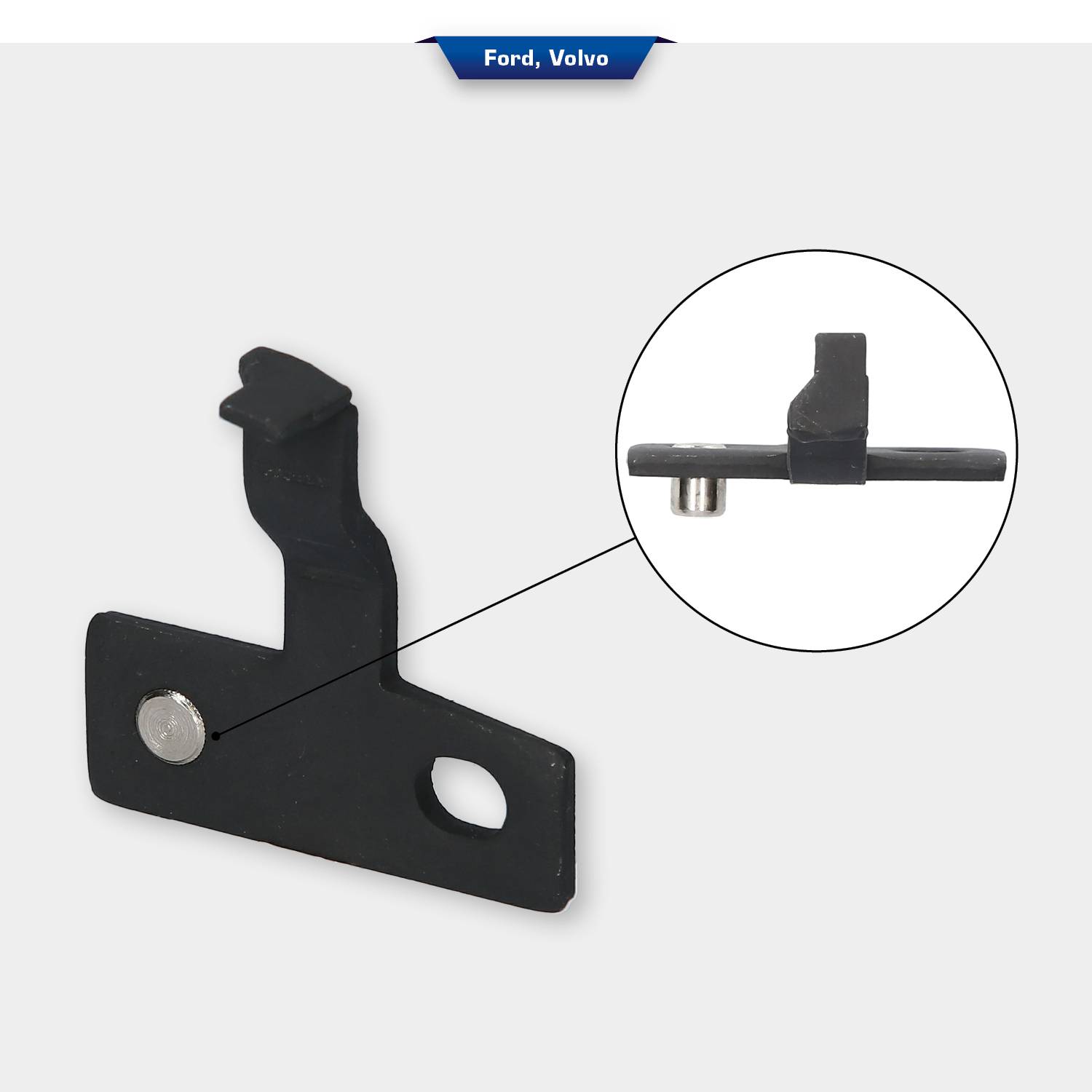 Černá náhradní součástka s kulatým otvorem a výřezem. Detailní pohled ukazuje vertikální háčkový profil s bočním čepem. Nahrazuje komponentu pro Ford, Volvo.