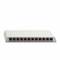 Bílý síťový switch s 16 ethernetovými porty. Vhodný pro použití v síťové infrastruktuře k propojení více zařízení.