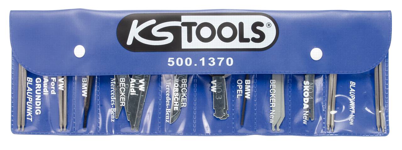 Modrá brašna na nářadí od KS Tools obsahující nástroje pro různé automobilové značky, jako jsou BMW, OPEL a ŠKODA.