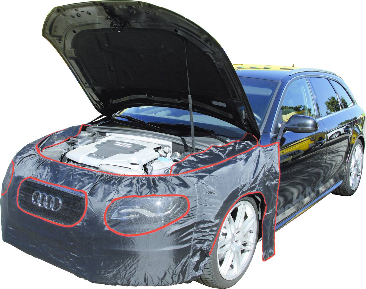 Auto s otevřenou kapotou a ochranným krytem, který zakrývá přední část; chrání lak při opravách nebo údržbě.