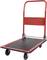 Červený transportní vozík s černou plošinou a čtyřmi kolečky, vhodný pro přepravu těžkých předmětů ve skladech nebo obchodech.
