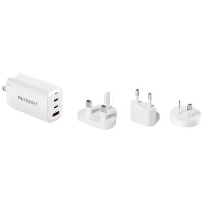 Bílá nabíječka se třemi USB porty a čtyřmi síťovými adaptéry pro různé mezinárodní typy zástrček.