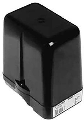 Černé, obdélníkové zařízení se zaoblenými rohy a malou nálepkou na spodní straně.