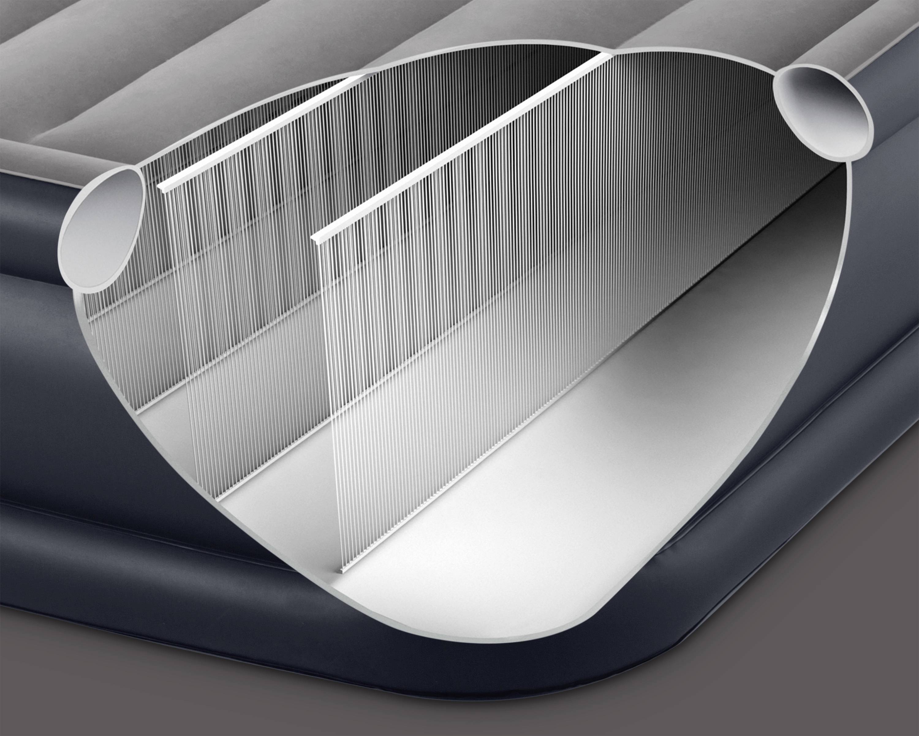 Příčný řez nafukovací matrací s vnitřními podpůrnými strukturami, které poskytují pevnost a tvar. Zaměření na konstrukční řešení a vnitřní uspořádání.