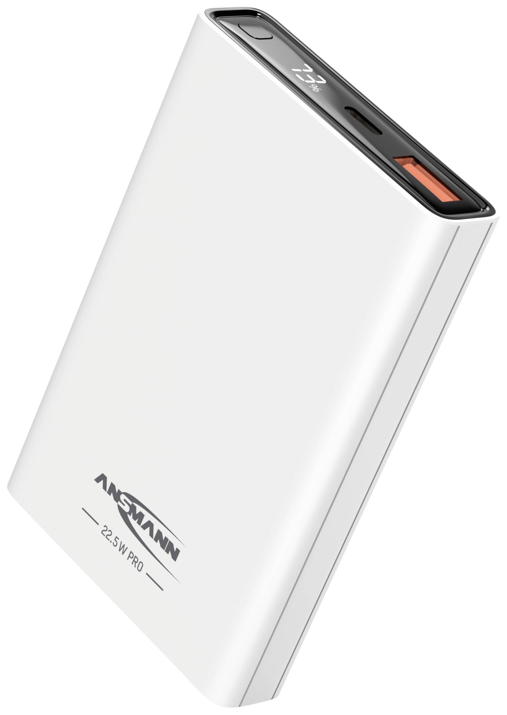 Bílá powerbanka s nápisem 'ANSMANN 22.5W PRO' zobrazuje digitální displej na horní straně pro indikaci stavu nabití.
