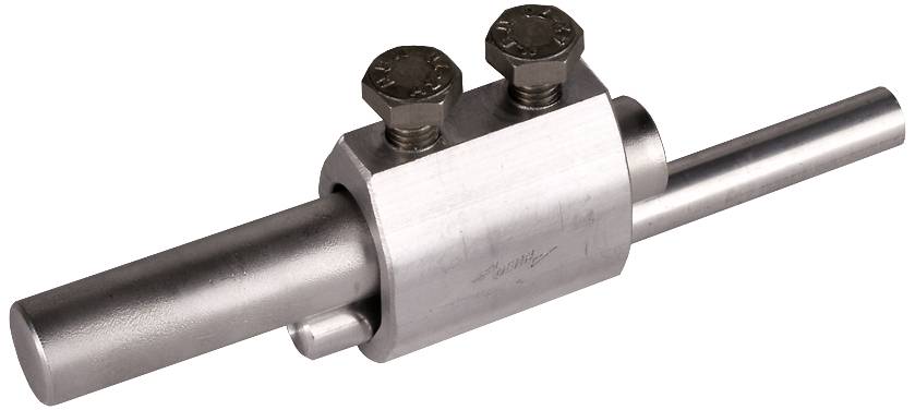 Kovový trubkový spoj se dvěma šrouby, který upevňuje dvě trubky. Vhodný pro mechanické nebo průmyslové aplikace.