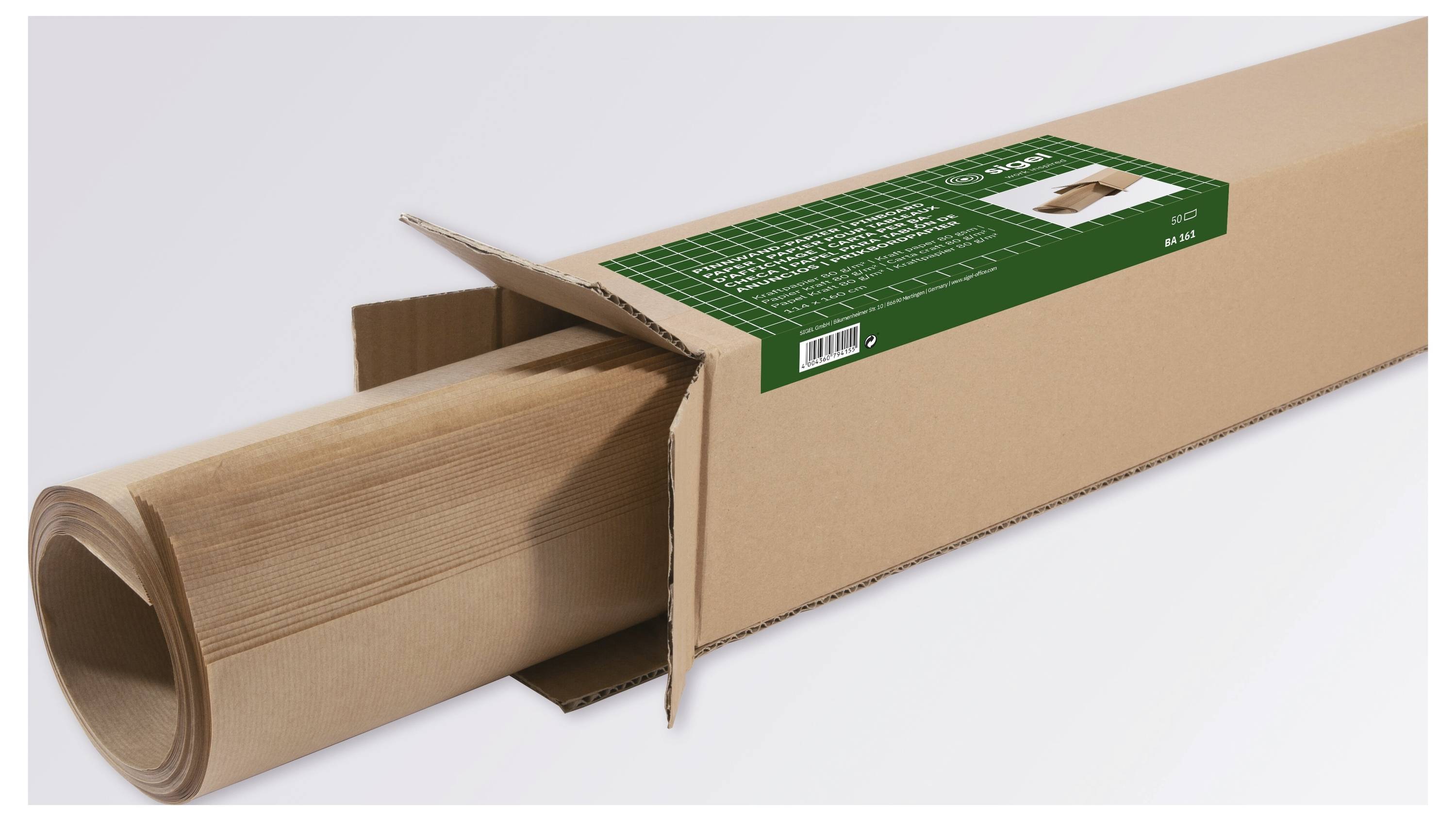 Válcované dřevěné podlahy nebo materiál z vinylových prken částečně vybalené z hnědé lepenky s přepravním krabicím zelené označením produktu.
