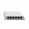 Obrázek ukazuje bílý síťový switch s pěti ethernetovými porty.