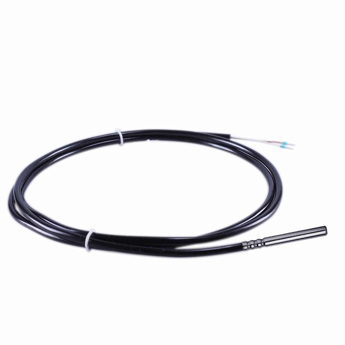 Černý kabel s čidlem na jednom konci a nezakrytými vodiči na konci druhém.