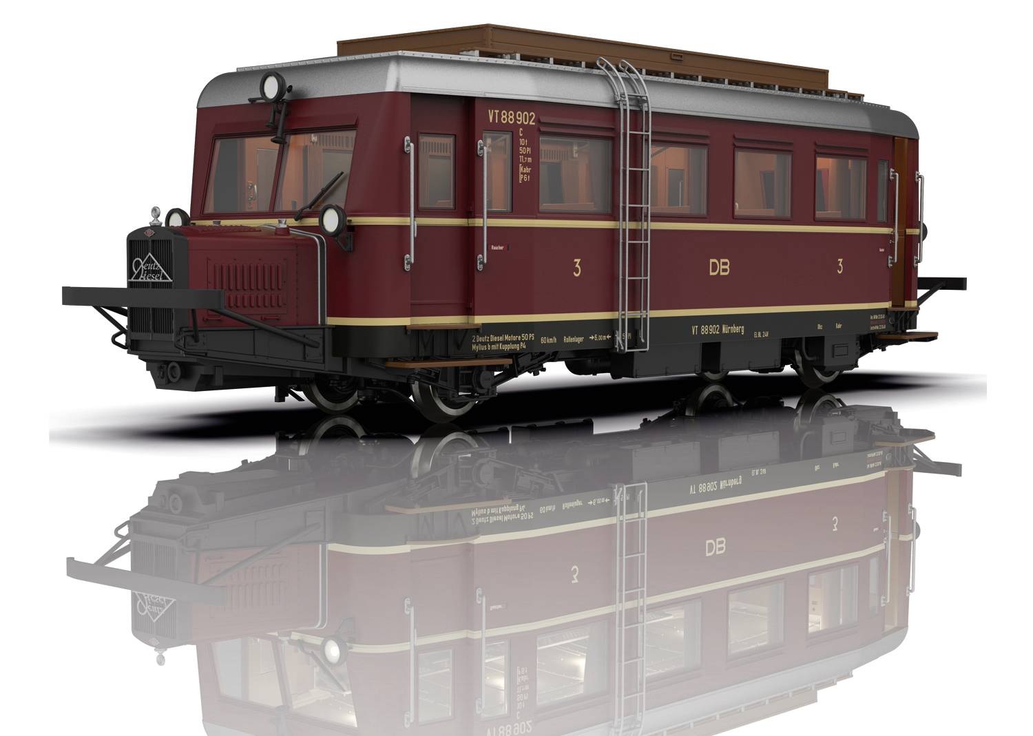 Tmavě červený historický motorový vůz Deutsche Bahn s krémovými detaily stojí na lesklé podlaze.