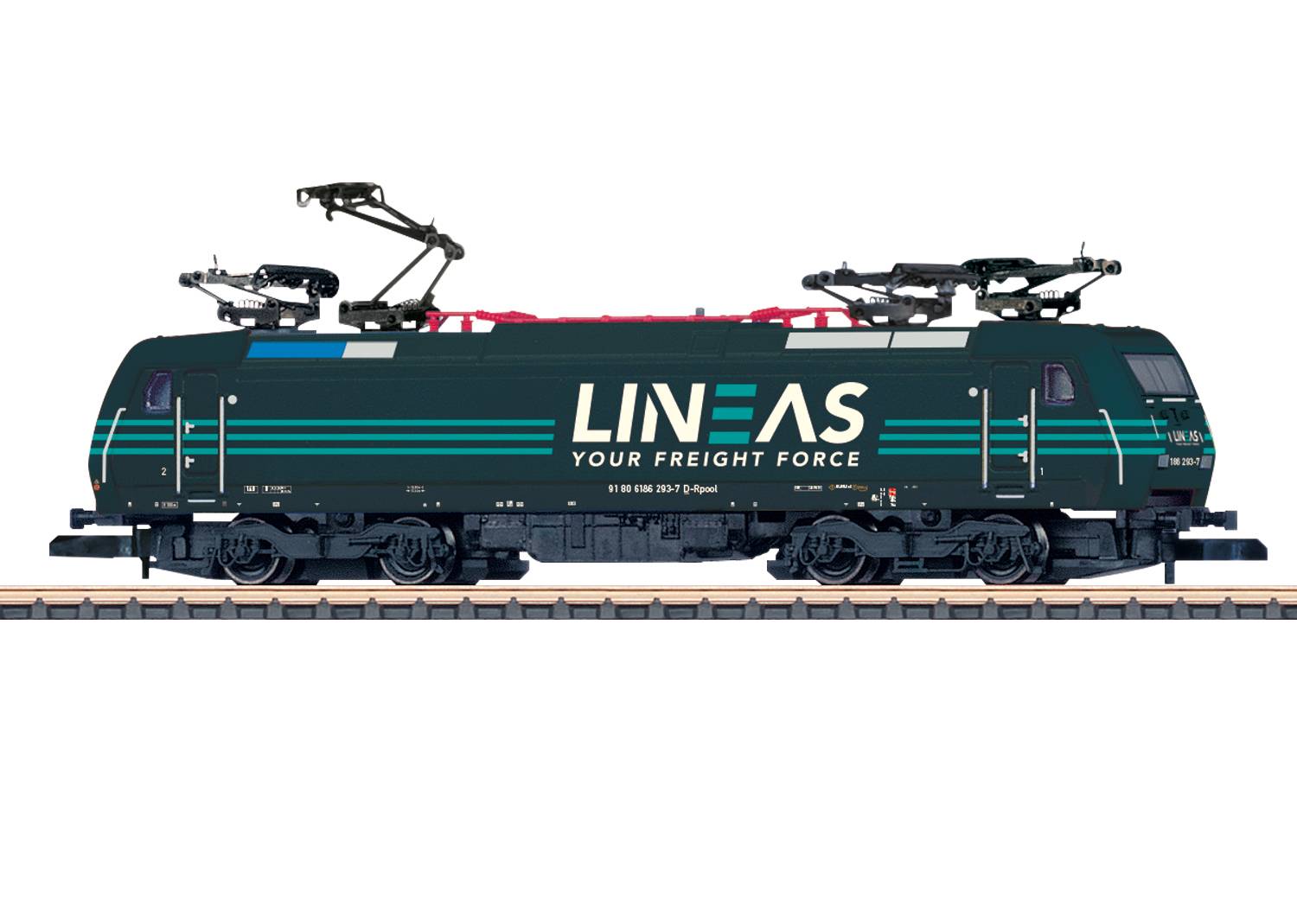 Elektrická nákladní lokomotiva, černá s tyrkysovými pruhy, s nápisem 'LINEAS Your Freight Force', na koleji.