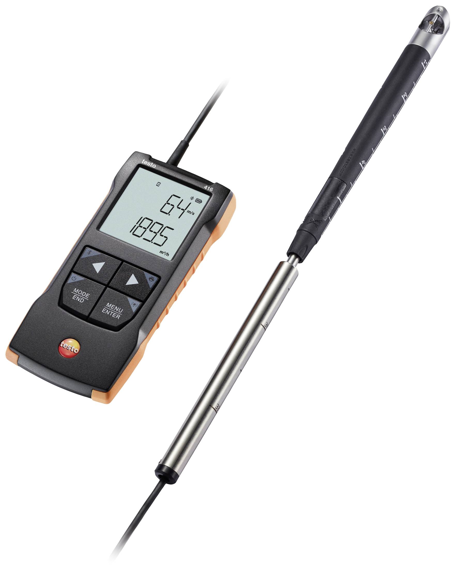 Obrázek ukazuje digitální anemometr s dlouhým sondovým ramenem, který měří rychlost a teplotu vzduchu.