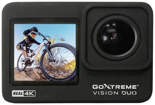 Kompaktní fotoaparát s velkým objektivem a displejem. Na displeji je zobrazen horský cyklista v akci na skalnatém terénu.
