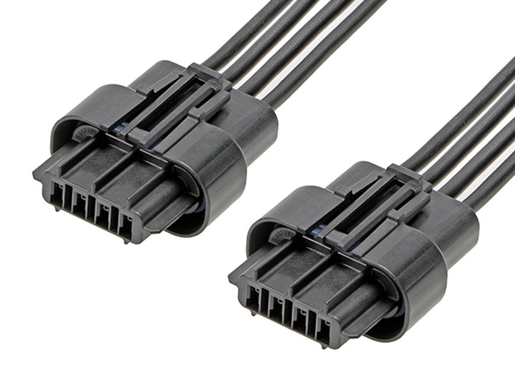 Dva černé elektrické konektory s několika kabely, ležící vedle sebe.