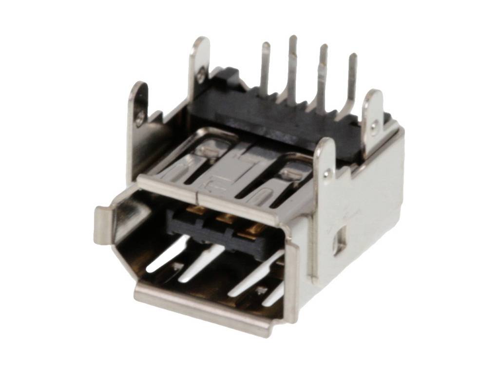 Detail zástrčky USB portu, viditelný kovový kryt a černé plastové komponenty.