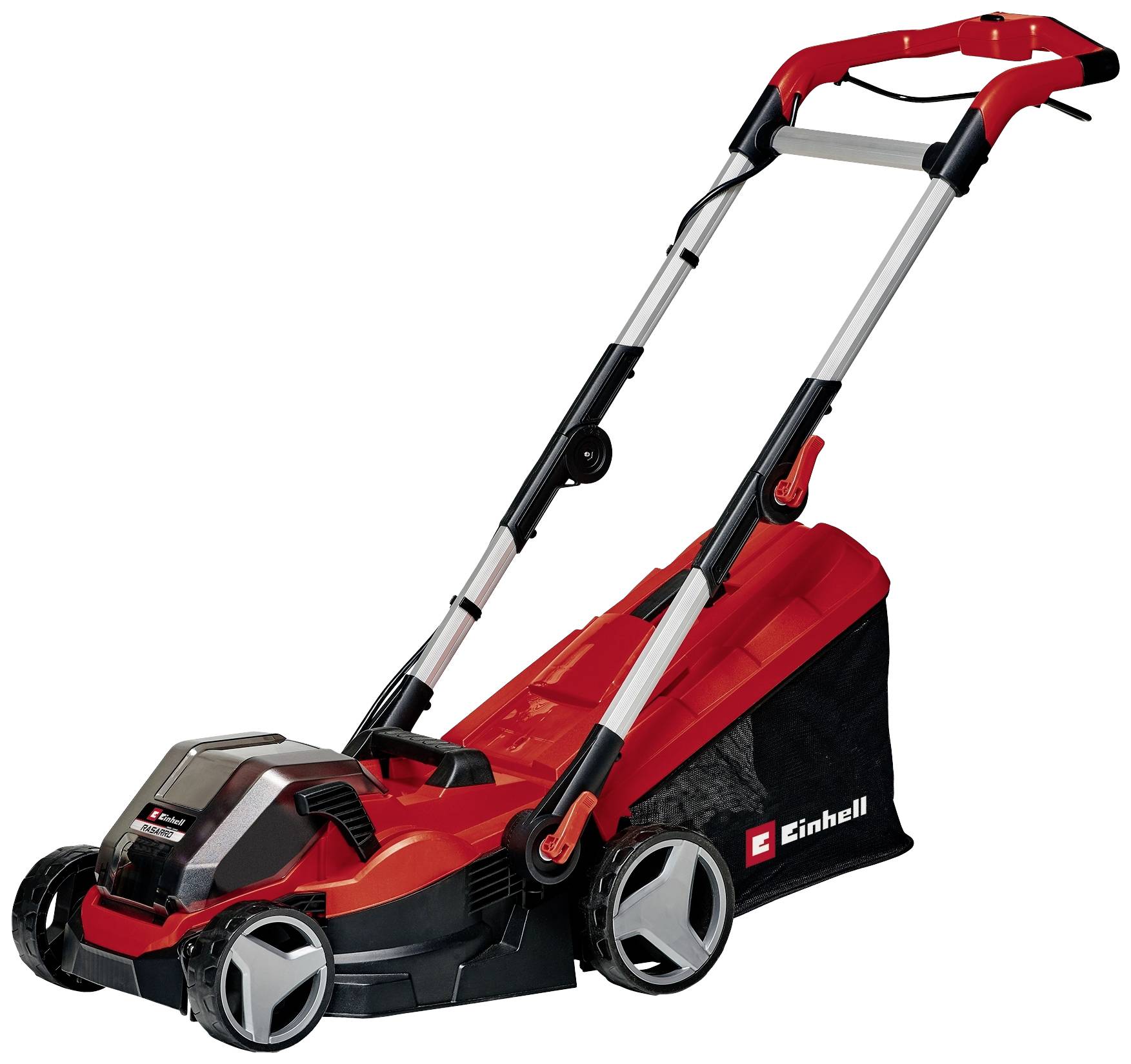 Červená sekačka s černým košem na trávu. Má ergonomicky tvarovanou rukojeť a vyrábí ji značka Einhell.