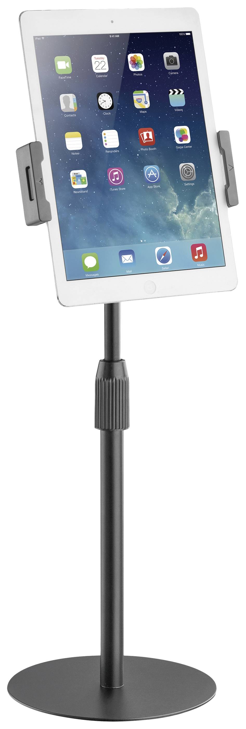 Tablet stojí vzpřímeně v nastavitelném držáku, který je připevněn ke stabilní podstavě.