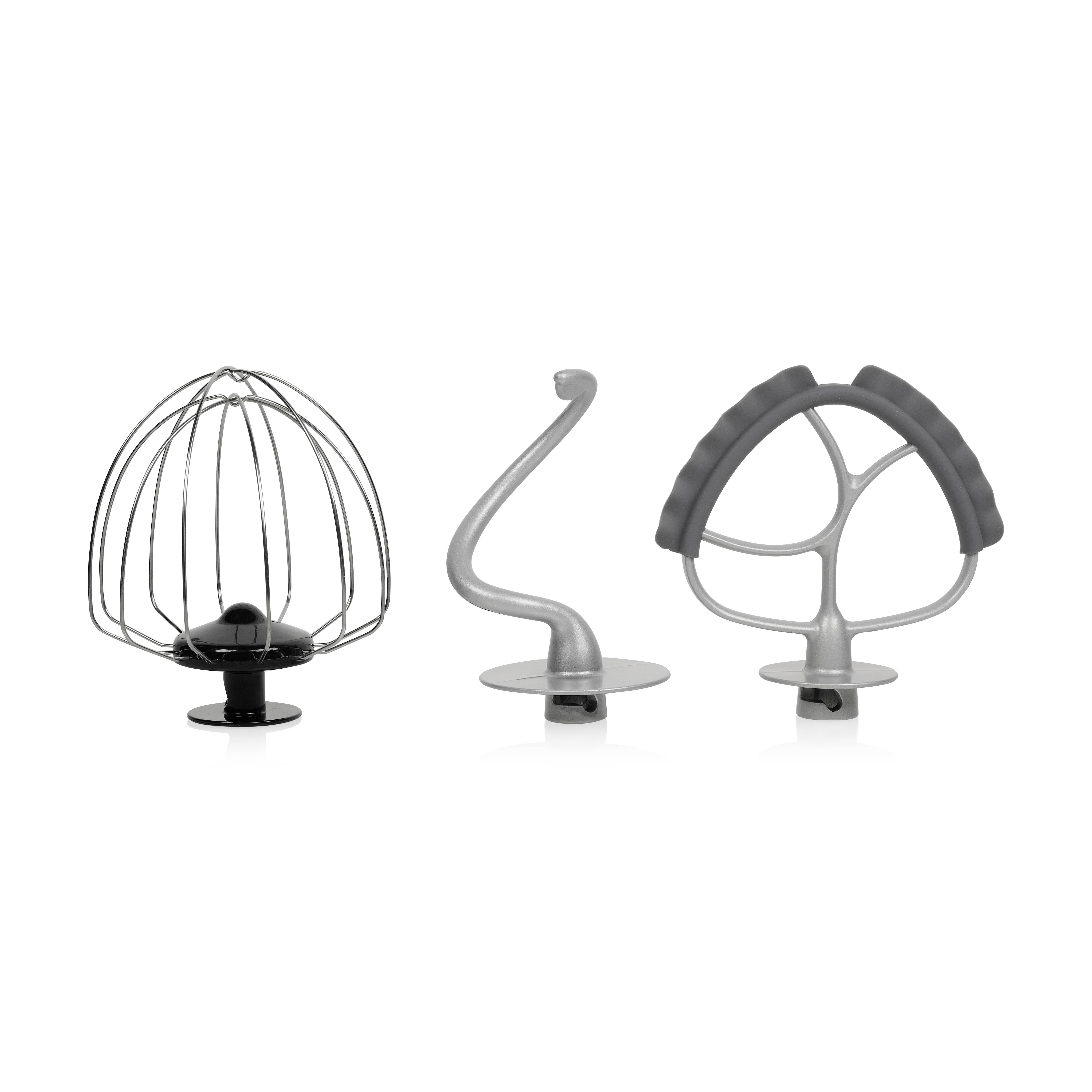 Tři nástavce do kuchyňského robotu: šlehač, hnětací hák a metla. Jsou vyrobeny z kovu a plastu.