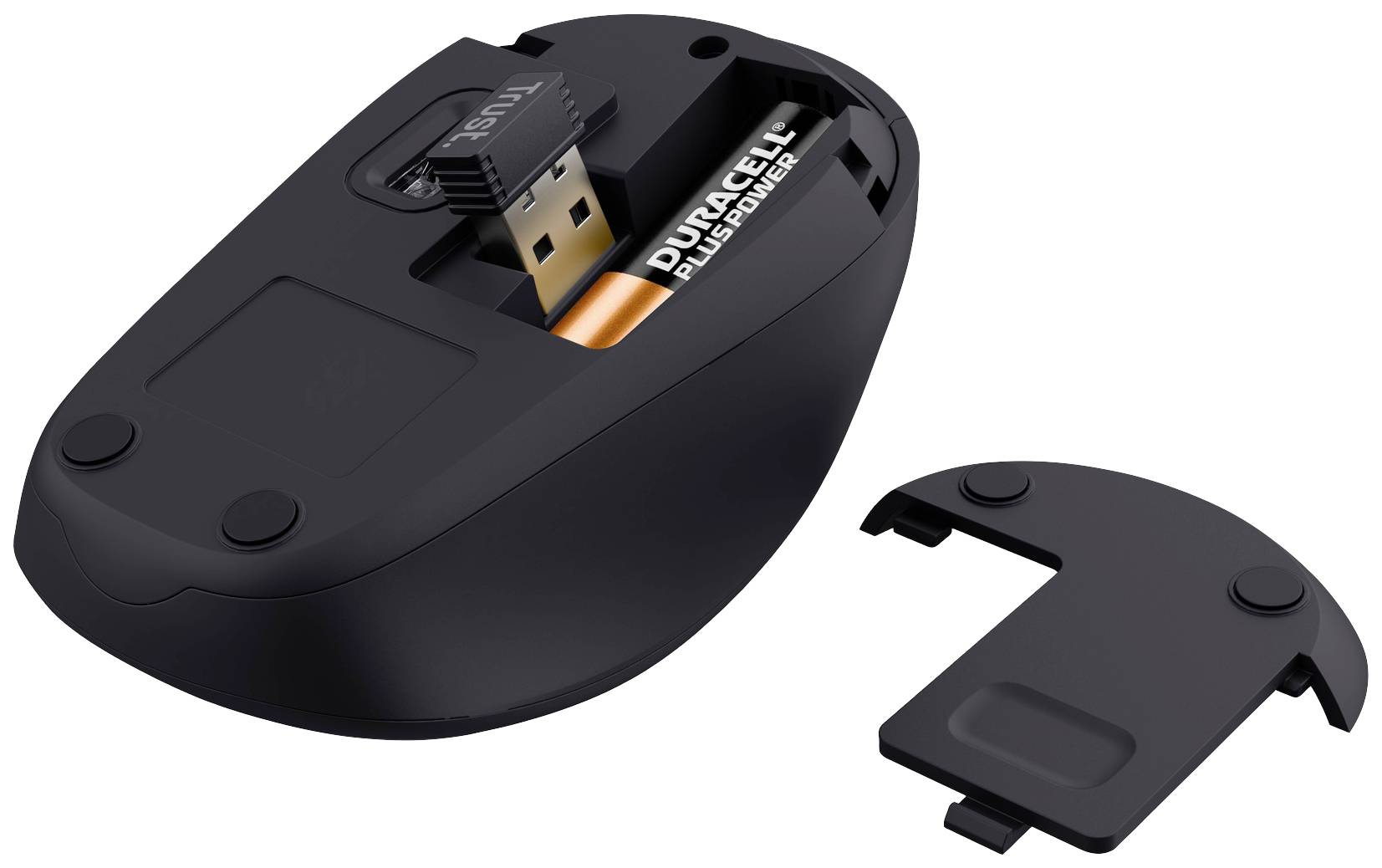 Černá počítačová myš s odejmutým zadním krytem ukazuje vloženou baterii AA a USB přijímač.