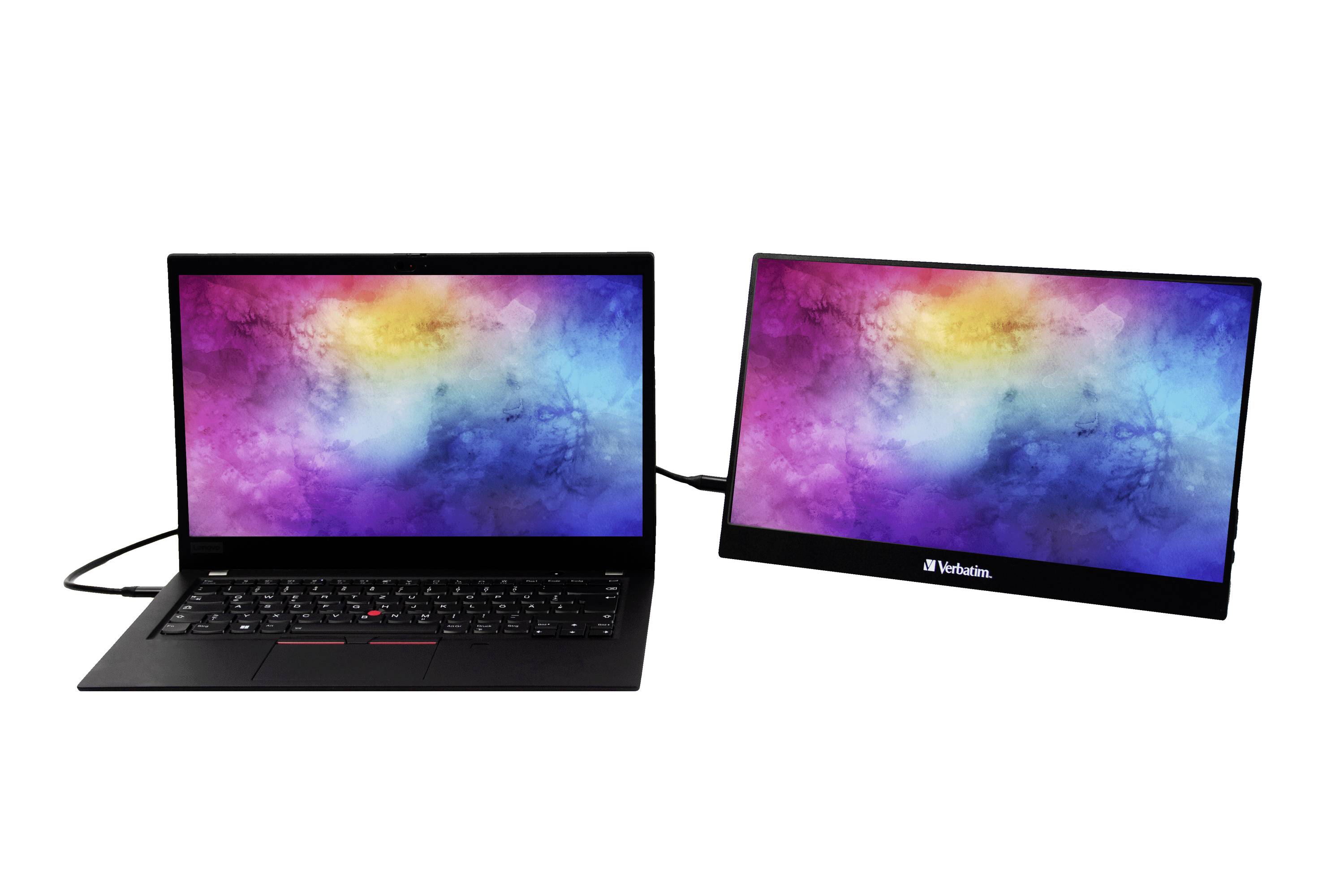 Dva laptopy s barevným přechodem na obrazovkách jsou propojeny kabelem. Pravý displej nese logo 'Verbatim'.
