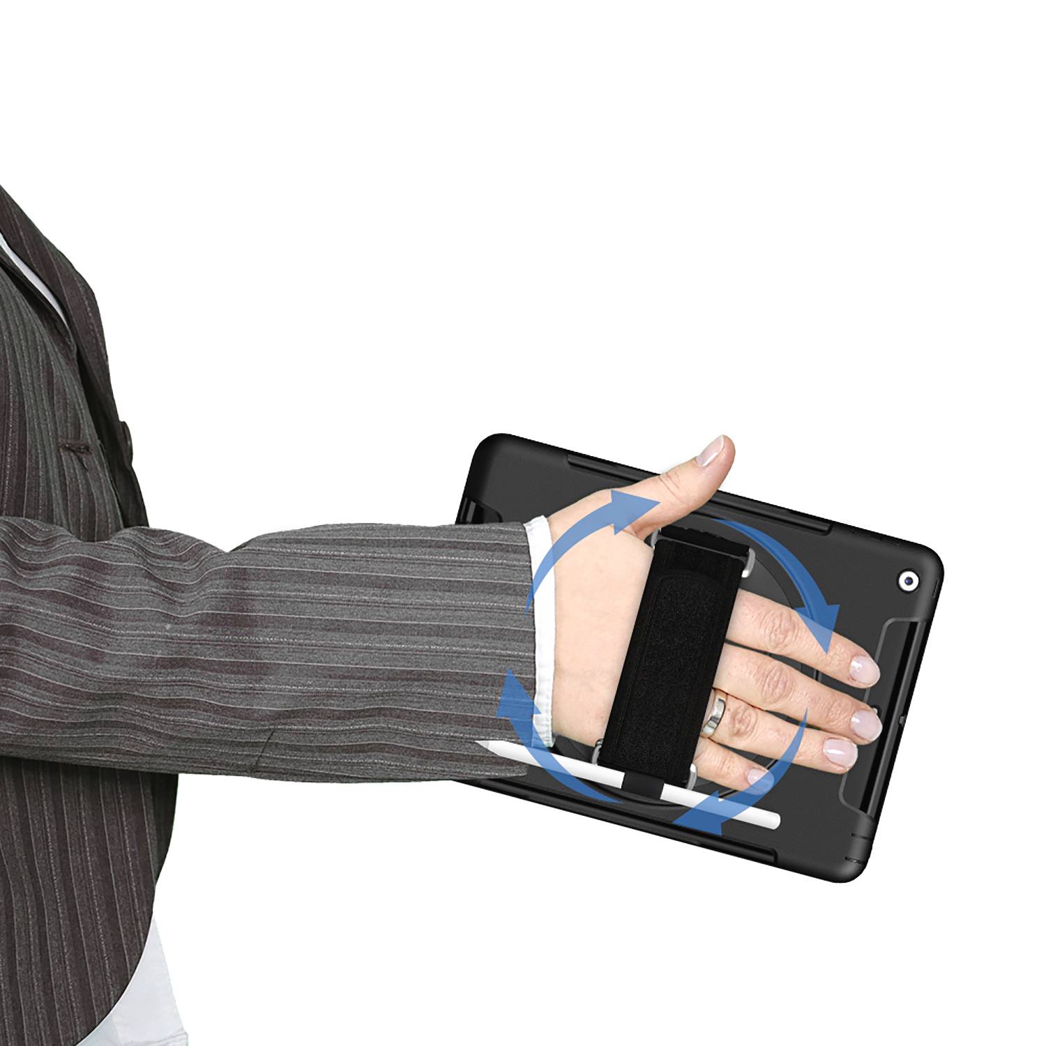 Ruka v obleku drží tablet v elastickém držáku. Modré šipky znázorňují rotační pohyb tabletu.