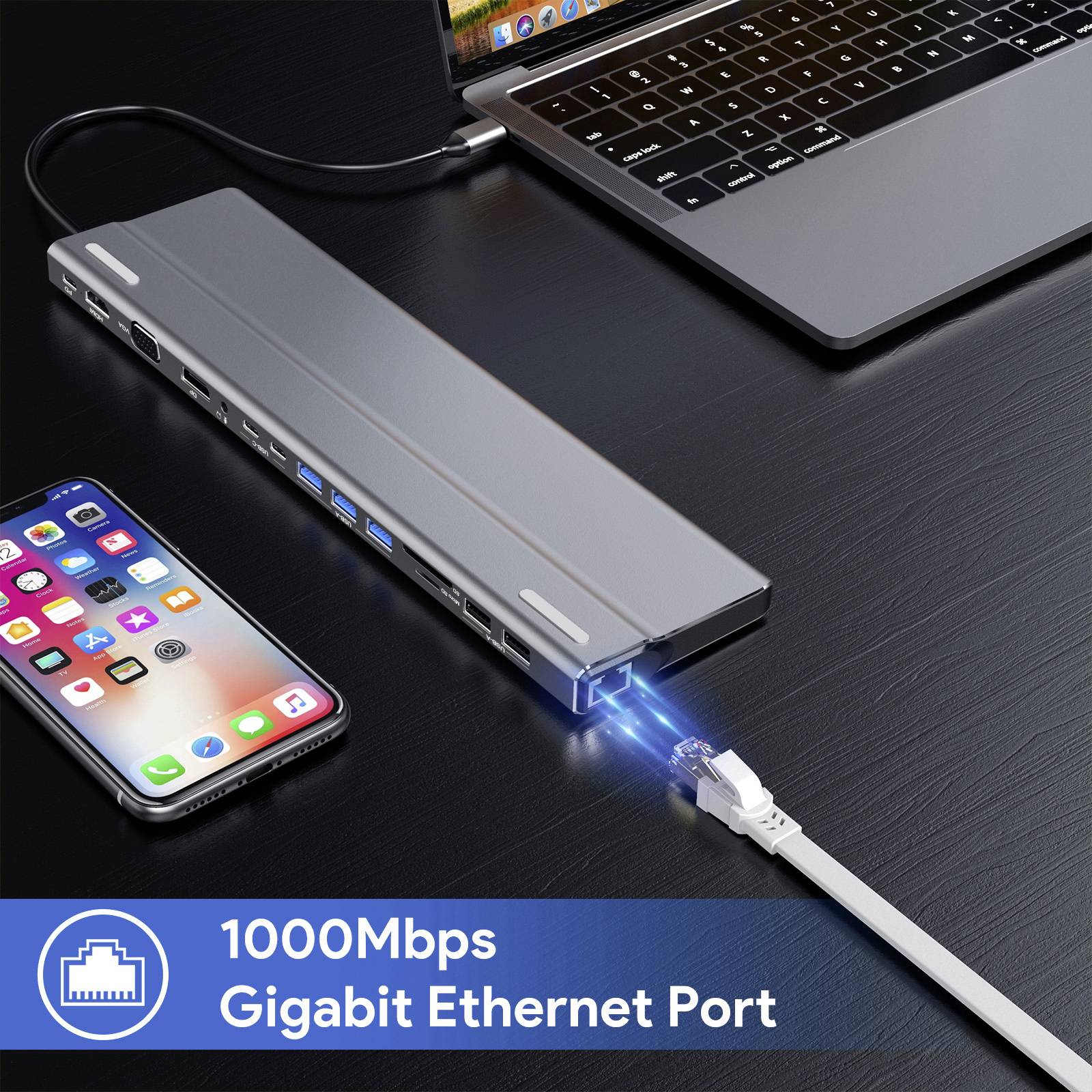 USB-C hub s integrovaným HDMI, USB porty a gigabitovým ethernetem, připojený k notebooku; vedle něj smartphone.