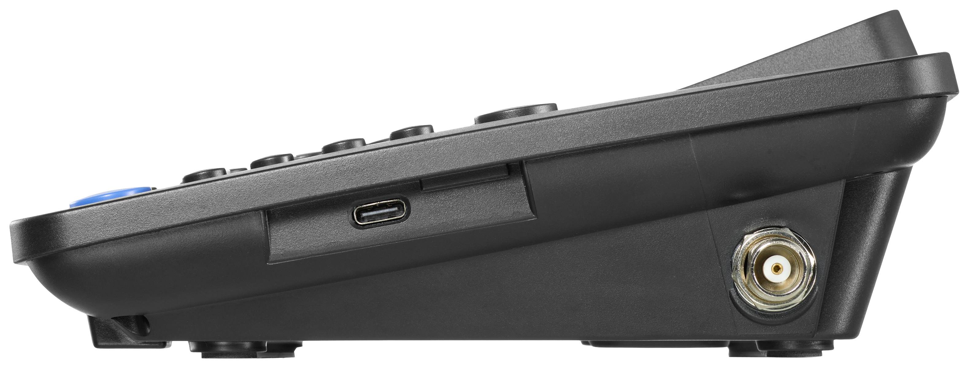 Dálkové ovládání z boku. Jasně viditelný USB-C port a anténní konektor. Navrženo pro snadné ovládání.