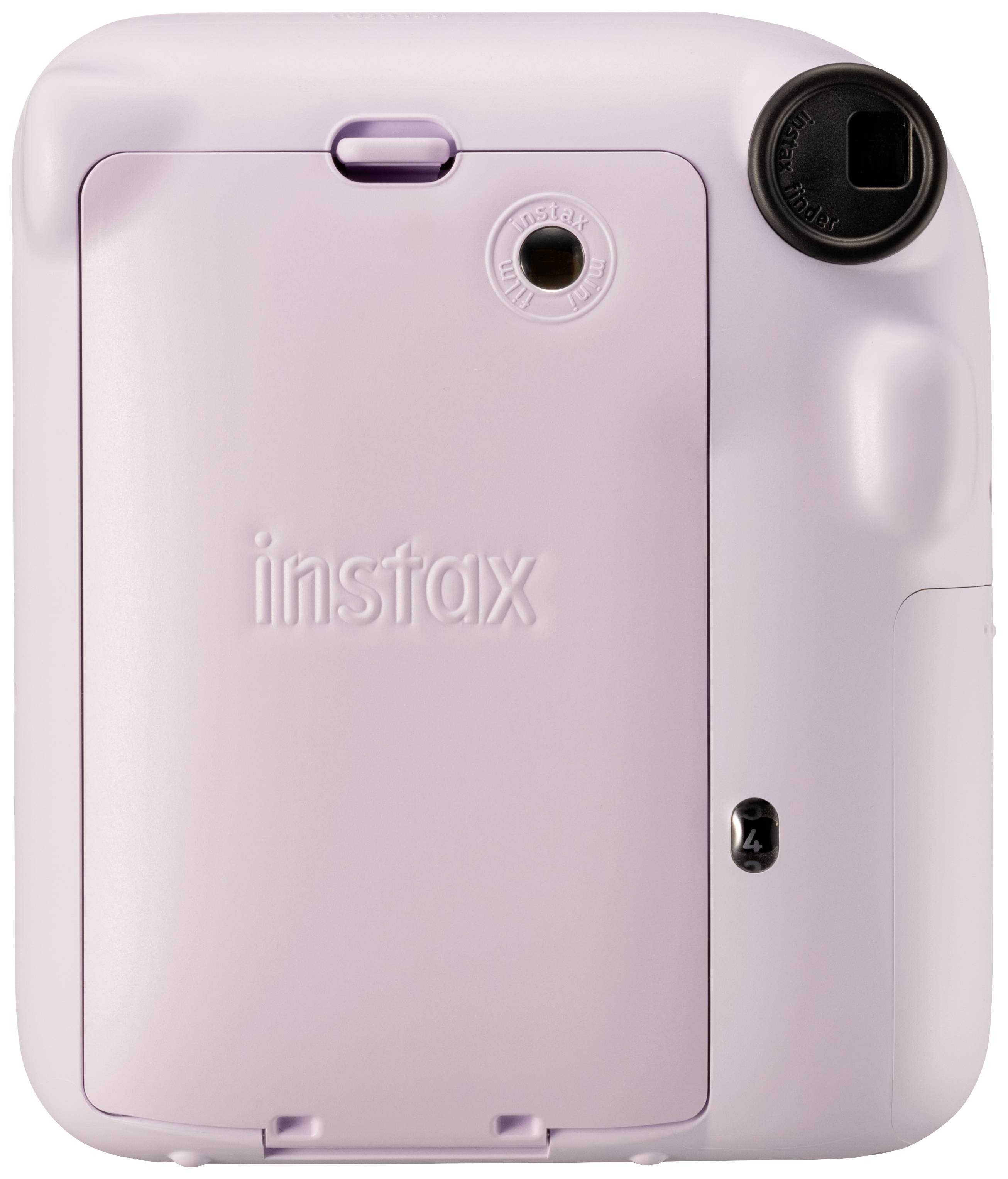 Pohled zezadu na růžový instantní fotoaparát s obdélníkovým prostorem pro baterii a průhledovým okénkem vpravo nahoře. Název značky 'instax' na krytu.
