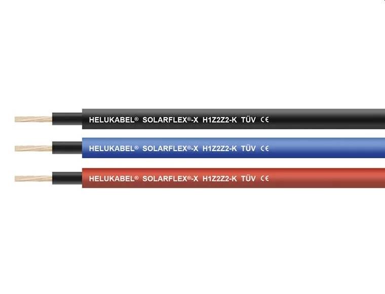 Tři barevně odlišné solární kabely s označením 'HELUKABEL SOLARFLEX-X H1Z2Z2-K TÜV CE', vhodné pro solární instalace.