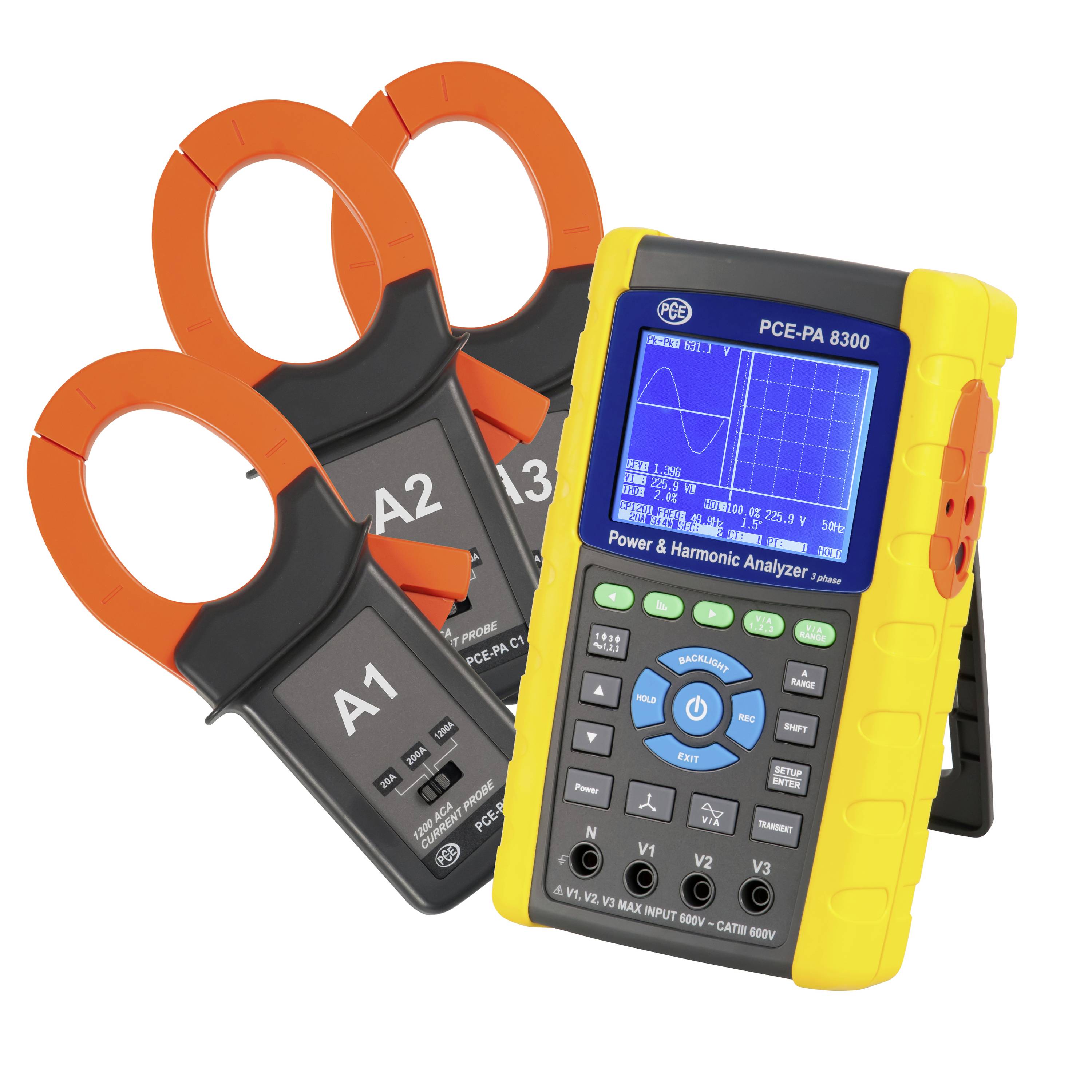 Analyzátor výkonu a harmonických s třemi kleštovými senzory, zobrazen s modrým displejem a žlutým odolným pouzdrem, označen PCE-PA 8300.