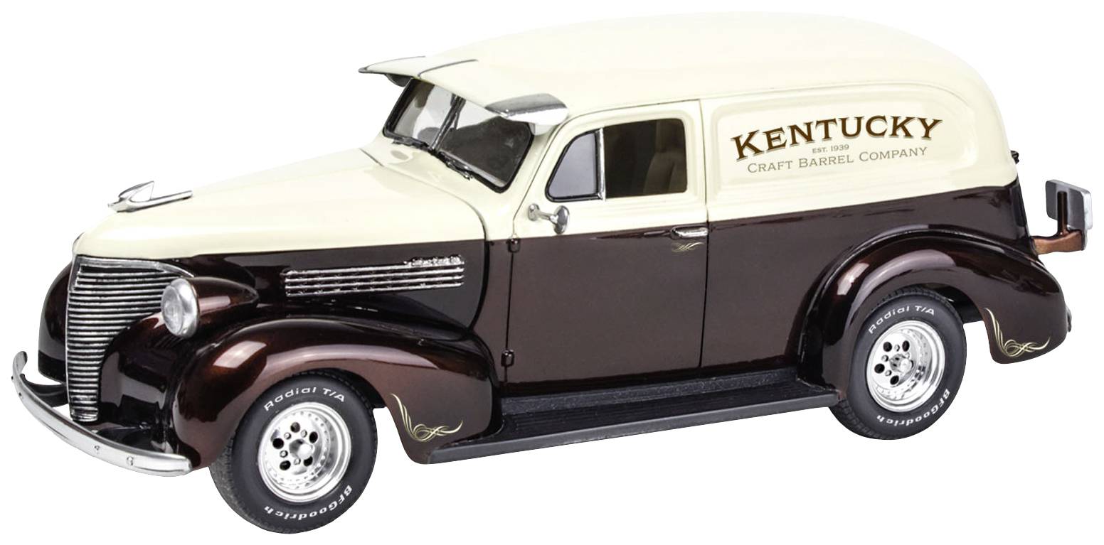 Tmavohnědý a krémový veterán s nápisem 'Kentucky Craft Barrel Company' po straně.