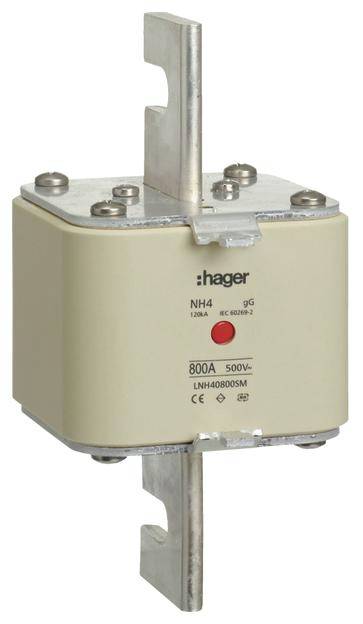 Průmyslový jistič od Hageru s označením '800A, 500V'. Obdélníkový design s kovovými kontakty na obou koncích.