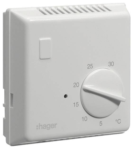 Bílý prostorový termostat od Hageru s teplotním rozsahem 5 až 30 stupňů Celsia, vybavený otočným ovladačem.